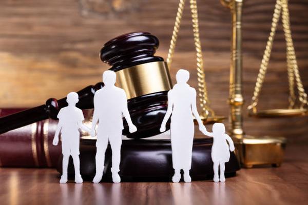 Understanding Alimony: What a Divorce Lawyer Wants You to Know